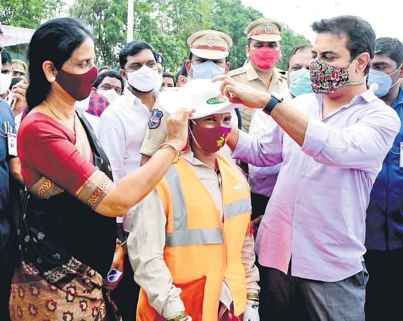 మూడంచెల్లో ముచ్చ టైన రోడ్లు