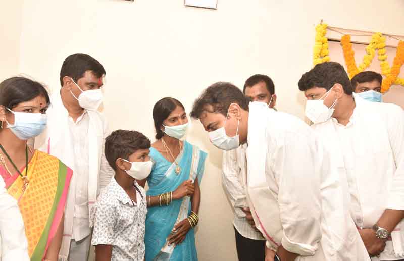 ఇన్నిన్ని పథకాలు ఎక్కడున్నాయ్‌!