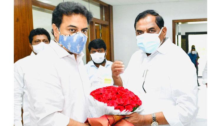 మంత్రి కేటీఆర్‌ను క‌లిసిన మండ‌లి ప్రొటెం చైర్మ‌న్