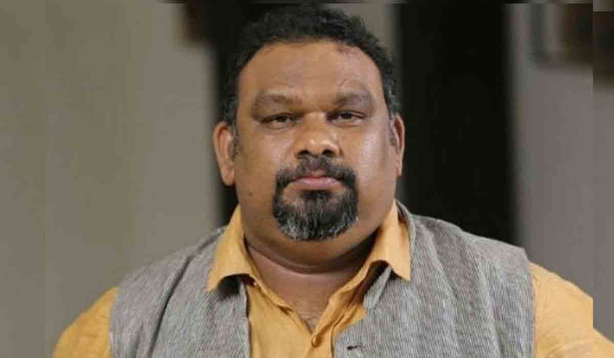 సినీ నటుడు కత్తి మహేశ్‌కు తప్పిన ప్రమాదం