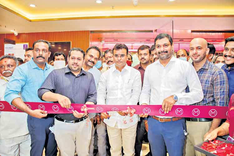 కొంపల్లిలో మలబార్‌ గోల్డ్‌ షోరూం