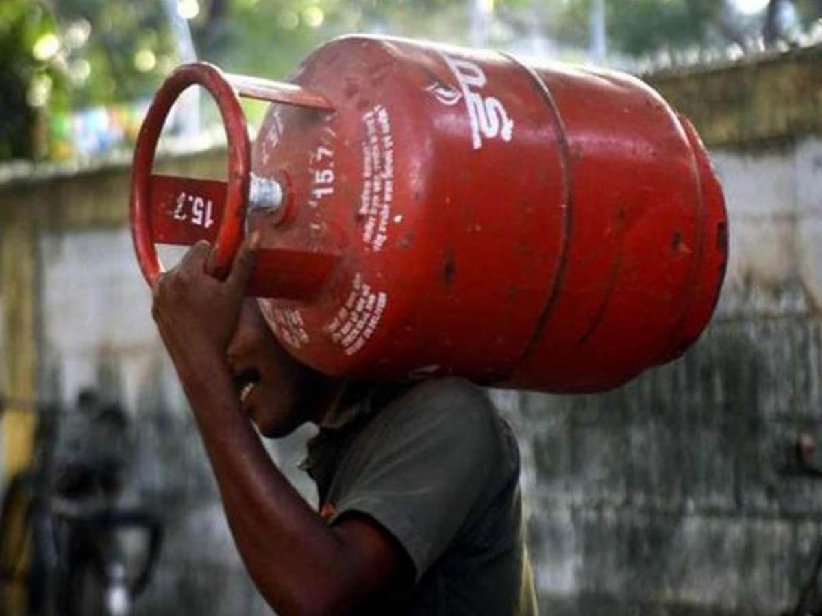 LPG Burden | ఏడు నెల‌ల్లో రూ.165 పెరిగిన వంట‌గ్యాస్.. అస‌లు ఈ ధ‌ర‌ను ఎలా నిర్ణ‌యిస్తారంటే?!