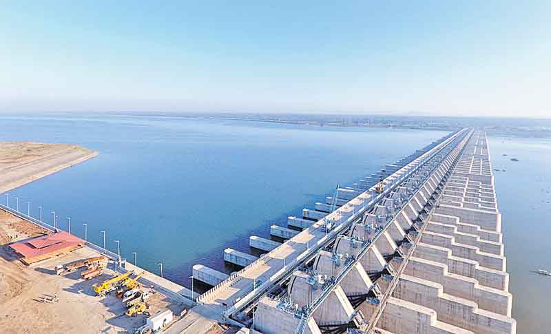 Lakshmi Baraj | లక్ష్మీ బరాజ్‌లో తగ్గుతున్న నీటిమట్టం