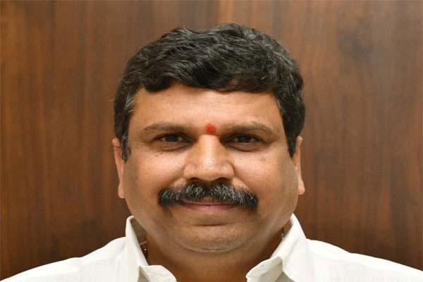 ప్రత్యామ్నాయ పంటలపై దృష్టి పెట్టాలి: మారెడ్డి