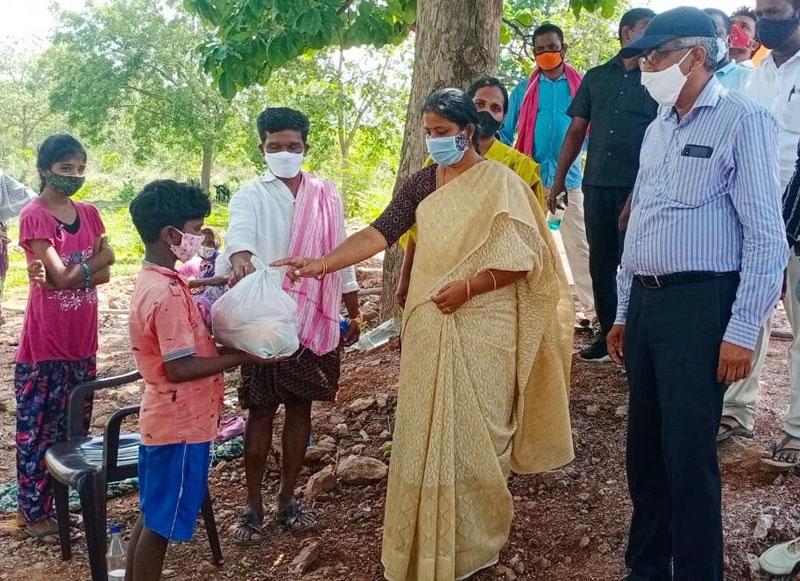 కరోనా బాధితులు ధైర్యంగా ఉండాలి