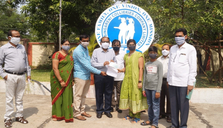 విద్యార్థులను ప్రోత్సహించేందుకే స్కాలర్‌షిప్‌లు