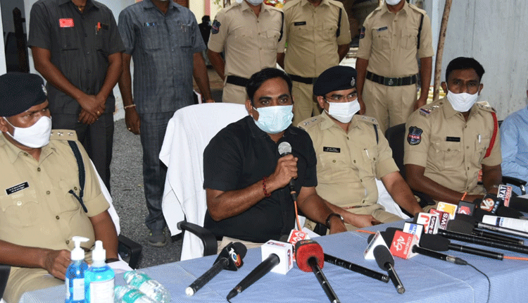 నకిలీ విత్తనాల నియంత్రణకు పటిష్ట నిఘా