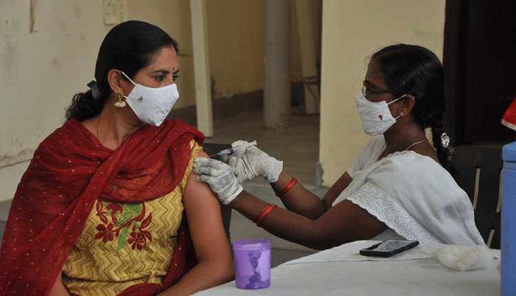 2713 మందికి వ్యాక్సిన్‌