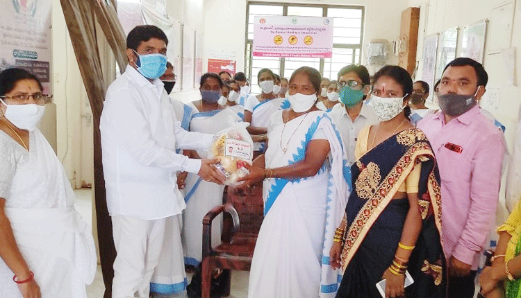 ఆశ కార్యకర్తల సేవలు వెలకట్టలేనివి