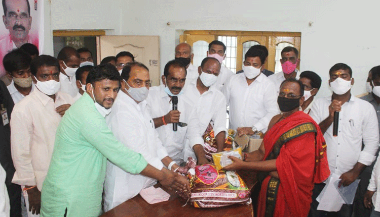 సేవలు అభినందనీయం