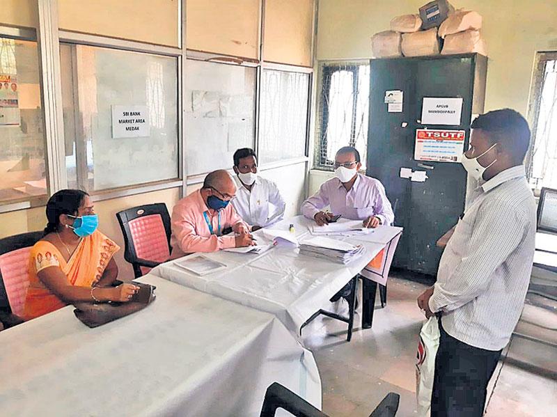 రుణాలు సద్వినియోగం చేసుకోవాలి