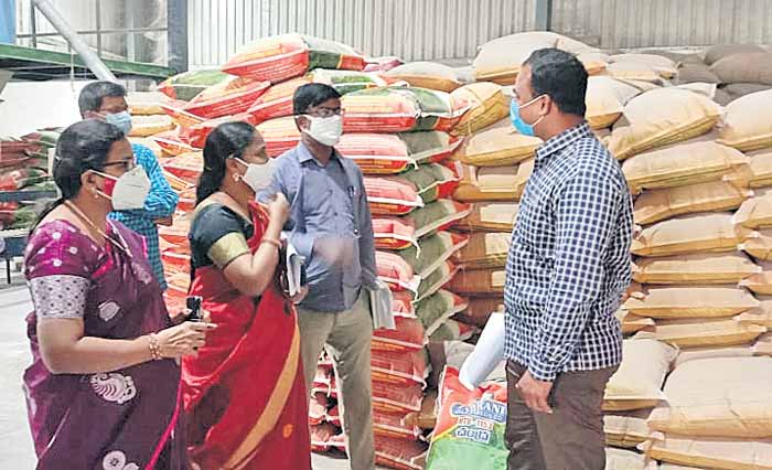 నకిలీ విత్తనాలు అమ్మితే లైసెన్స్‌ రద్దు