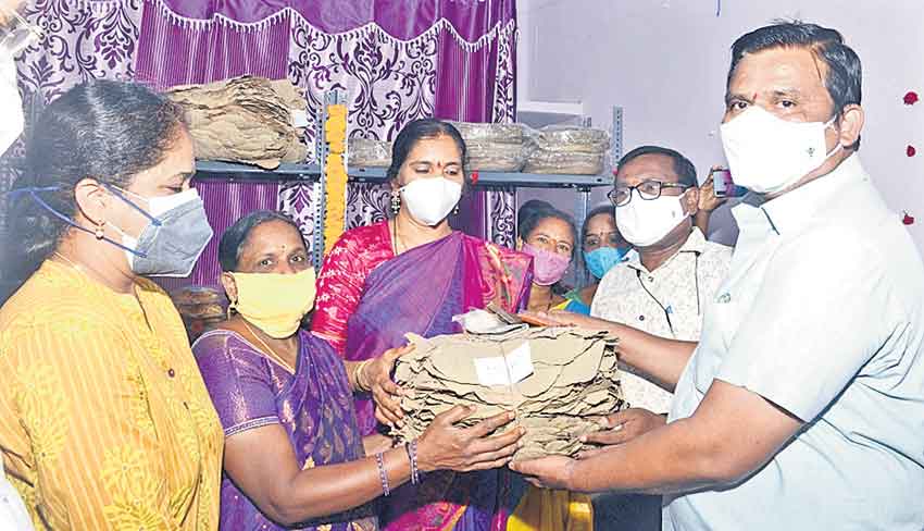 మహిళలు ఆర్థికంగా ఎదగాలి