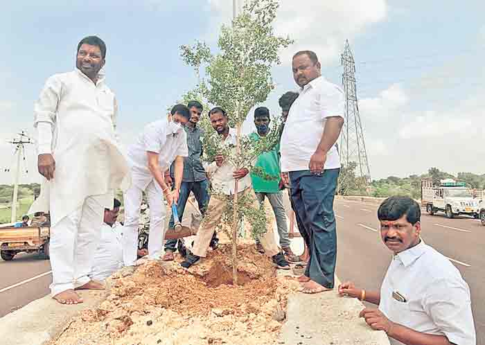 పల్లె ప్రగతిలోభాగస్వాములు కావాలి