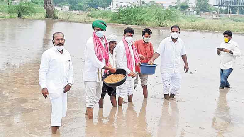 అర్హులందరికీ ఇండ్లు కట్టిస్తాం