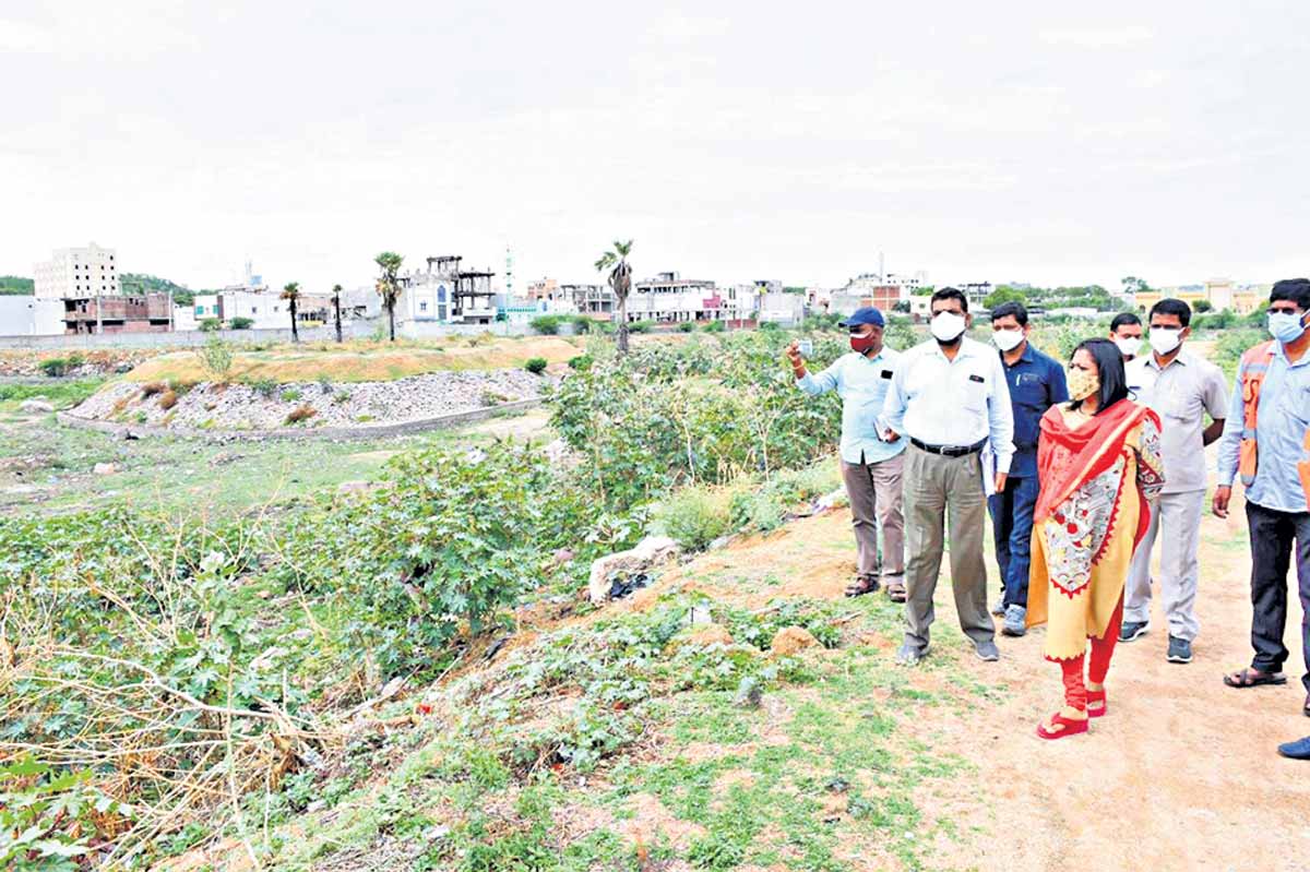 అభివృద్ధి పనుల్లో వేగం పెంచండి