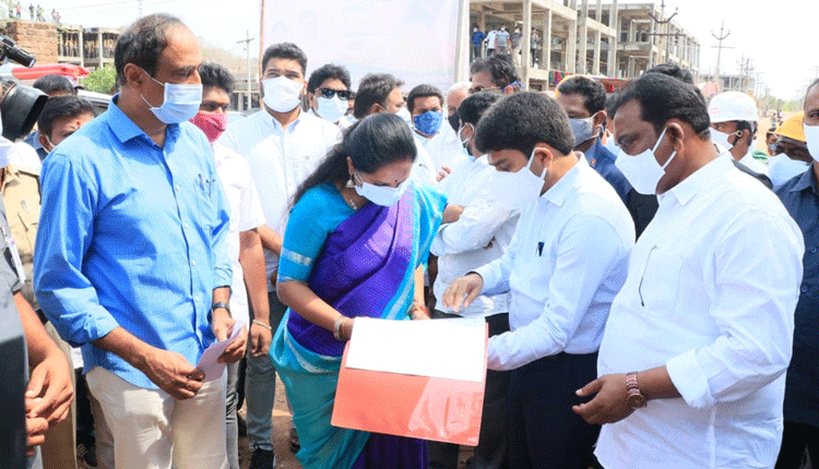 పేదల సొంతింటి కల నెర‌వేర్చడ‌మే ప్రభుత్వ లక్ష్యం: ఎమ్మెల్సీ క‌విత‌