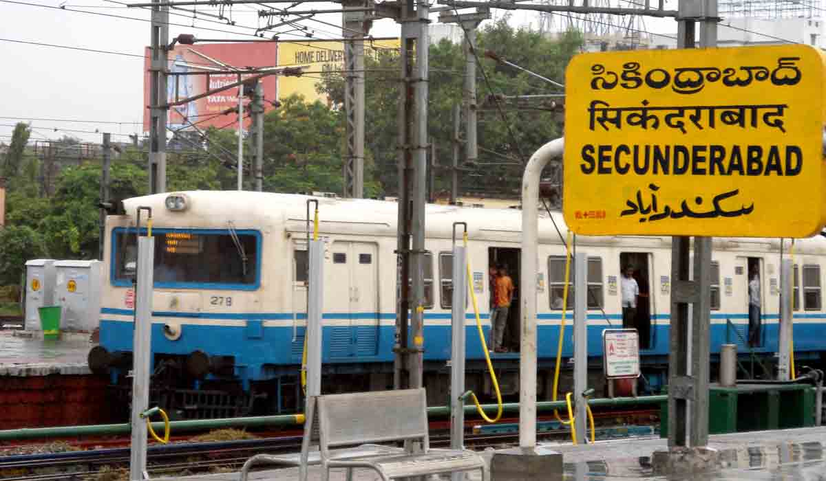 ఎల్లుండి నుంచి అందుబాటులోకి హైద‌రాబాద్‌ ఎంఎంటీఎస్ రైళ్లు
