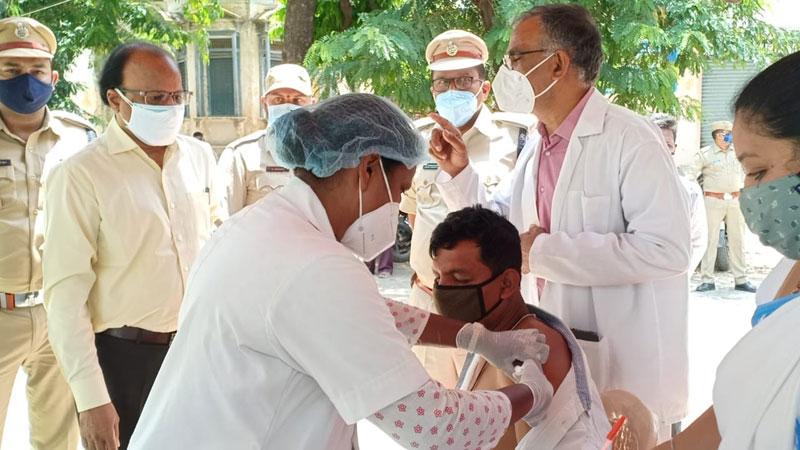 సాఫీగా ఆటోడ్రైవర్ల వ్యాక్సిన్‌ డ్రైవ్‌