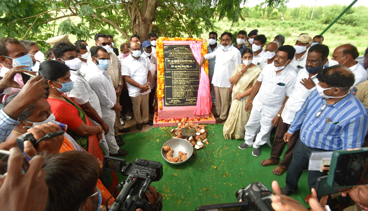 రైతులకు ఎదురు పెట్టుబడి