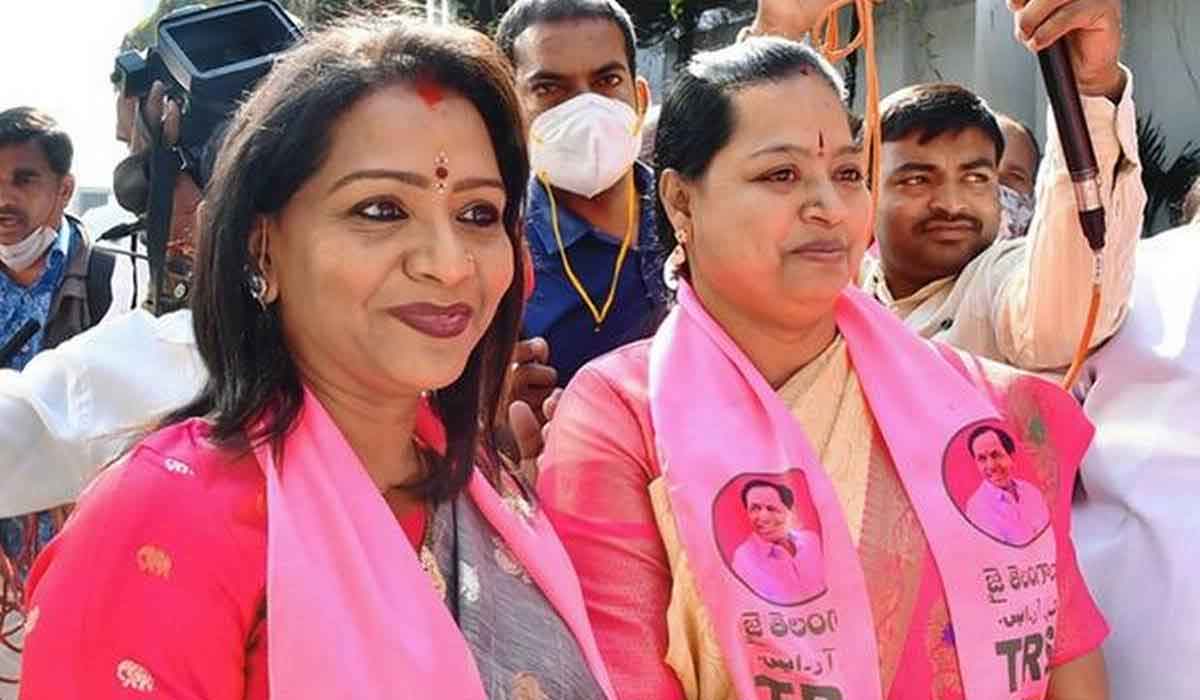 ప‌ల్లెచెరువును ప‌రిశీలించిన మేయ‌ర్ విజ‌య‌ల‌క్ష్మి