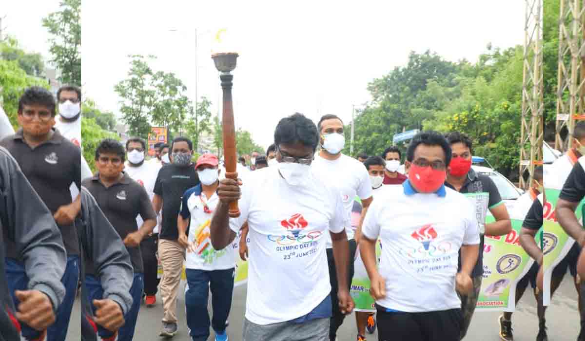 ఒలింపిక్‌ రన్‌ను ప్రారంభించిన మంత్రి పువ్వాడ