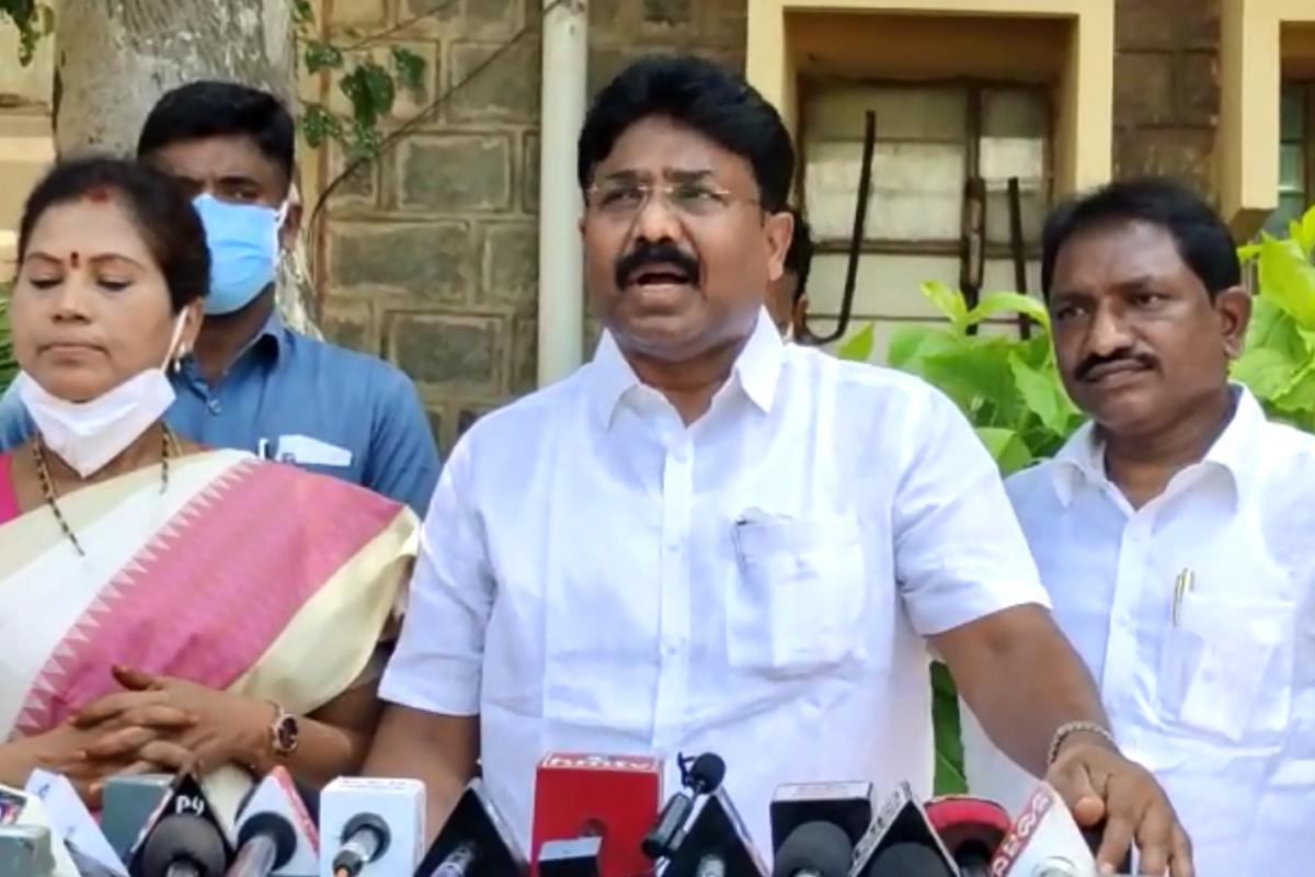 పది, ఇంటర్‌ పరీక్షలపై ఏపీ విద్యాశాఖ మంత్రి స్పష్టత.. ఏమన్నారంటే.?