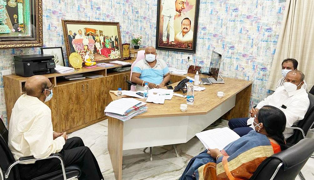 త్వ‌ర‌లోనే రేష‌న్ డీల‌ర్ల ఖాళీల భ‌ర్తీ : మంత్రి గంగుల‌