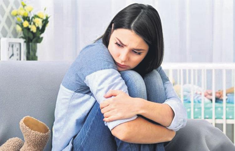 ఒత్తిడిలో..ఒంటరి తల్లి!