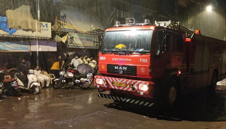 కుప్పకూలిన భవనం.. ఒకరి మృతి