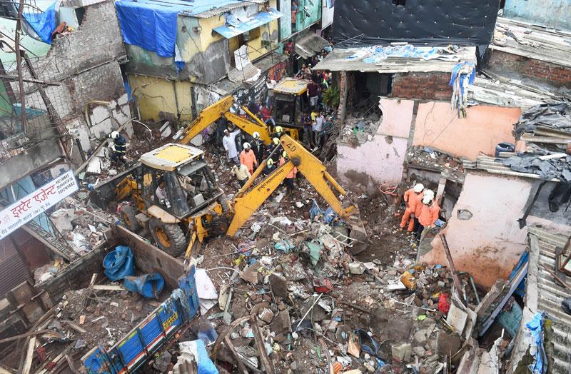 12 మంది సజీవ సమాధి