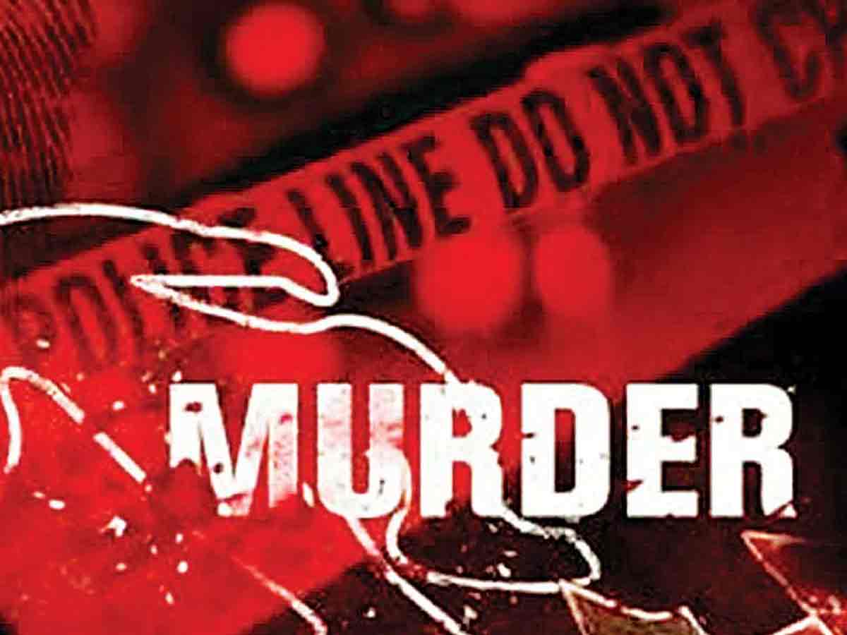 దారుణం : తండ్రిని రోకలిబండతో కొట్టి హతమార్చిన కుమారుడు