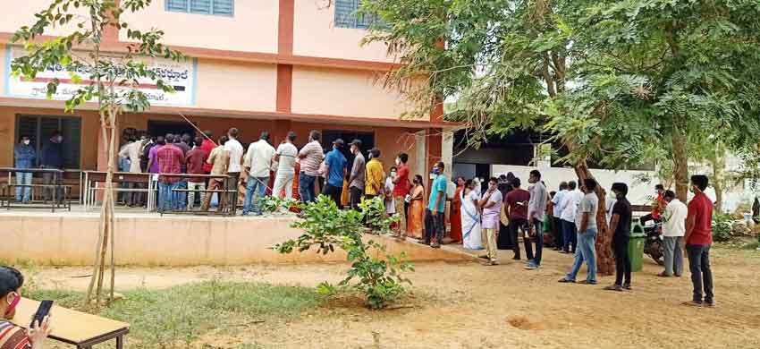 టీచర్లకు వ్యాక్సినేషన్‌ స్పెషల్‌ డ్రైవ్‌