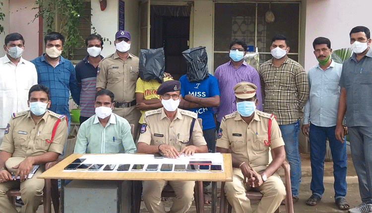 చిట్యాలలో ఇద్దరు దొంగల అరెస్ట్