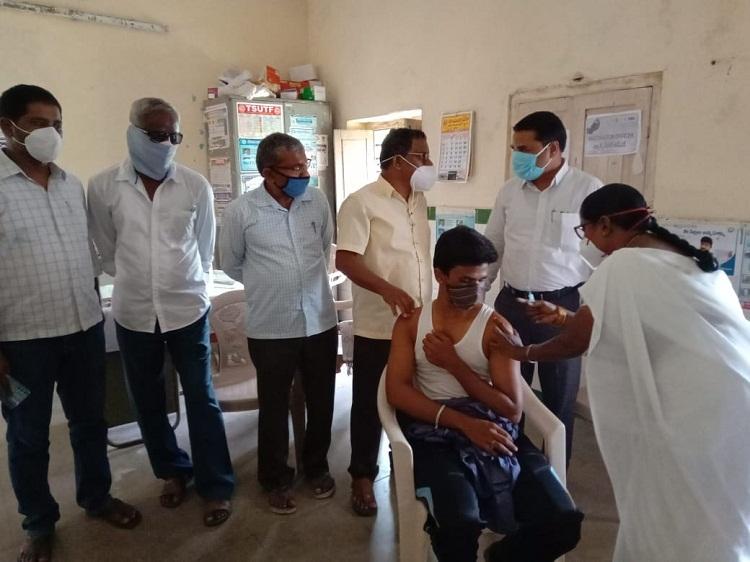 నేటి నుంచి స్కూళ్లకు టీచర్లు