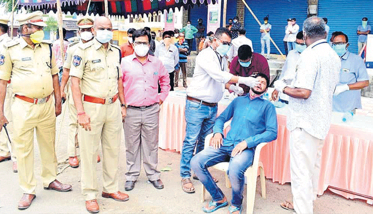 ఆకతాయిలకు కరోనా పరీక్షలు