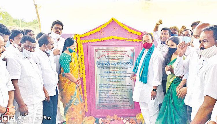 అర్హులందరికీ డబుల్‌ బెడ్‌రూం ఇండ్లు