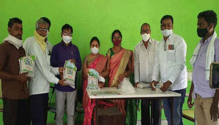 కంది విత్తనాల పంపిణీ