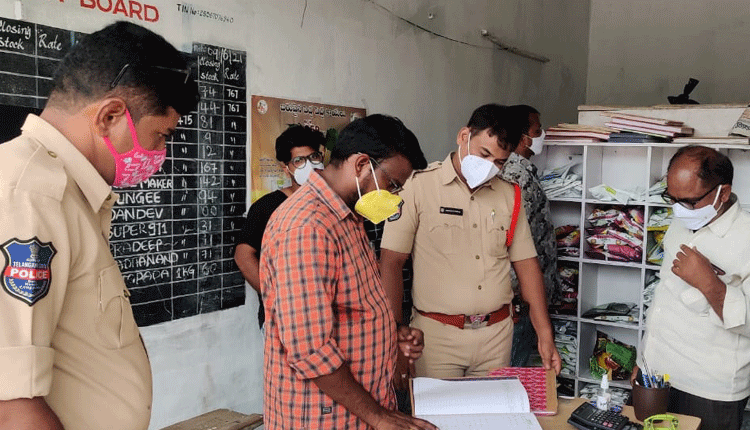 అనుమతి లేని విత్తనాల పట్టివేత