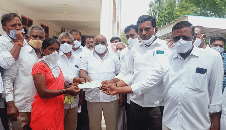 సంక్షోభంలోనూ సంక్షేమ ఫలాలు