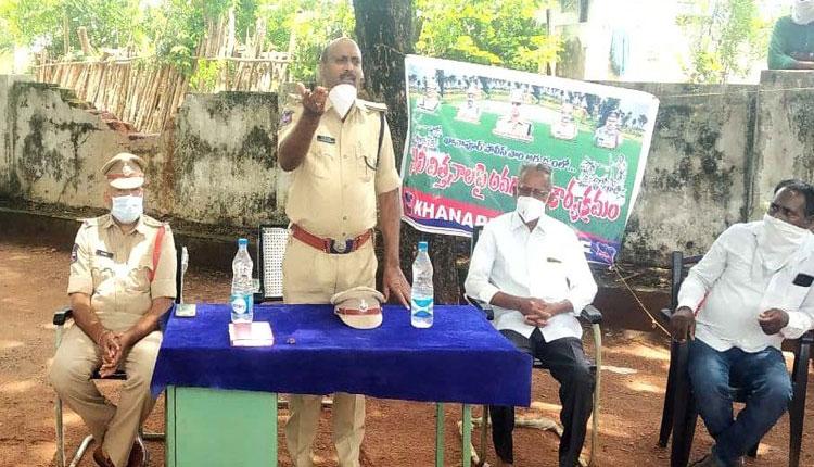 నకిలీ విత్తనాల రవాణాను అరికట్టాలి