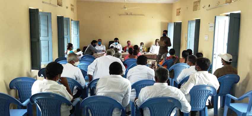 అధికారుల తీరుపై ప్రజాప్రతినిధుల అసహనం