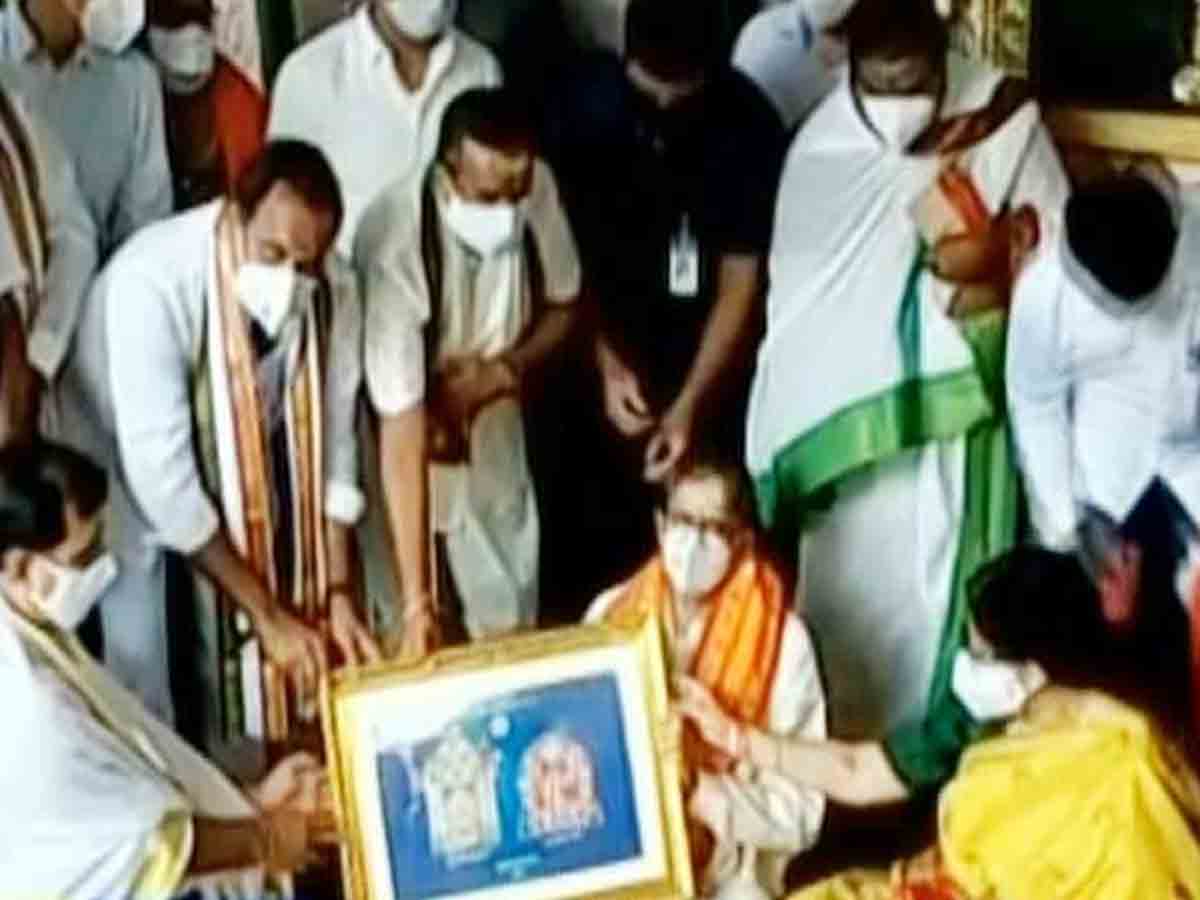 మల్లికార్జునస్వామిని దర్శించుకున్న సీజేఐ ఎన్వీ రమణ దంపతులు