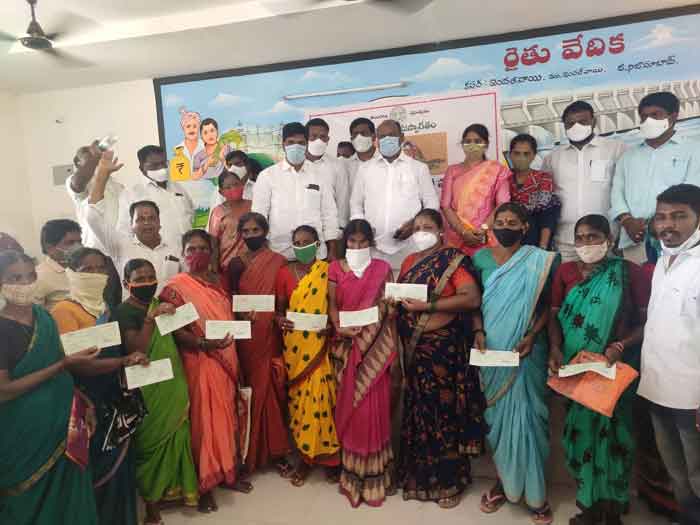 ప్రజల ముంగిట్లోకి సంక్షేమ పథకాలు