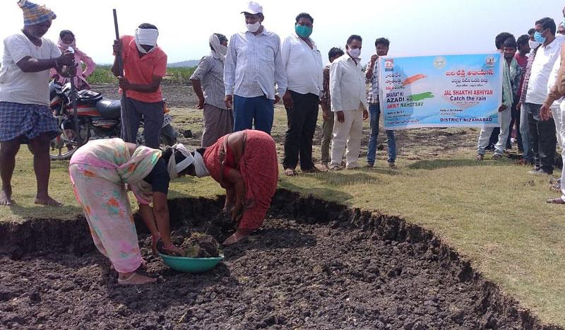 ‘ఉపాధి’లో కూలీల సంఖ్యను పెంచాలి