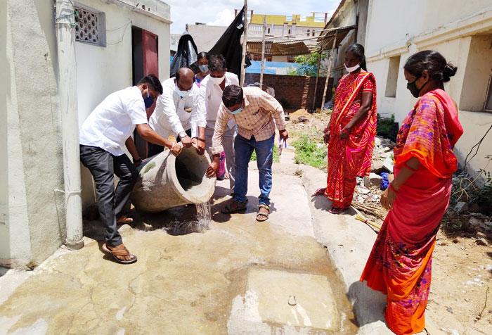 పారిశుద్ధ్య నిర్వహణపై ప్రత్యేక దృష్టి సారించాలి