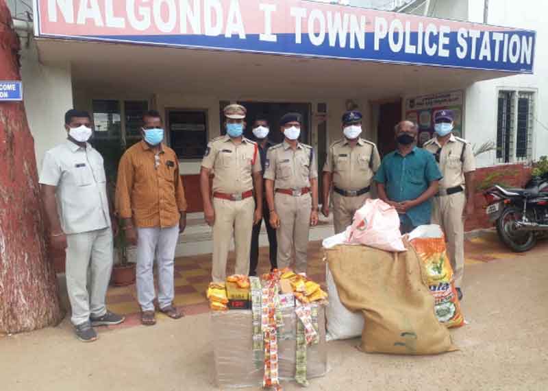 నిషేధిత ఉత్పత్తుల విక్రయాలపై నిఘా