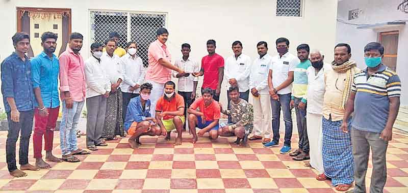 అంతర్జాతీయ కబడ్డీ క్రీడాకారులకు నగదు ప్రోత్సాహం