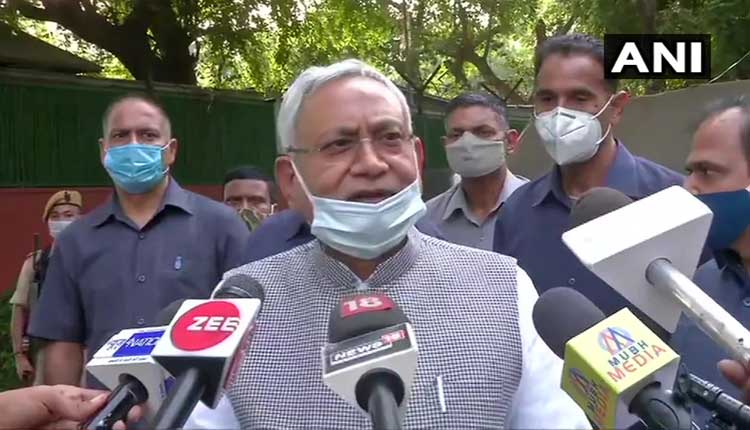 ప‌బ్లిసిటీ కోస‌మే నాపై అత‌డి చిందులు: బీహార్ సీఎం