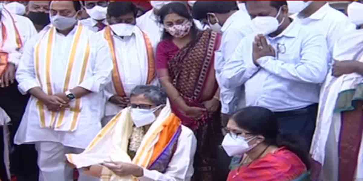 యాదాద్రీశుడిని దర్శించుకున్న సీజేఐ ఎన్‌వీ రమణ దంపతులు